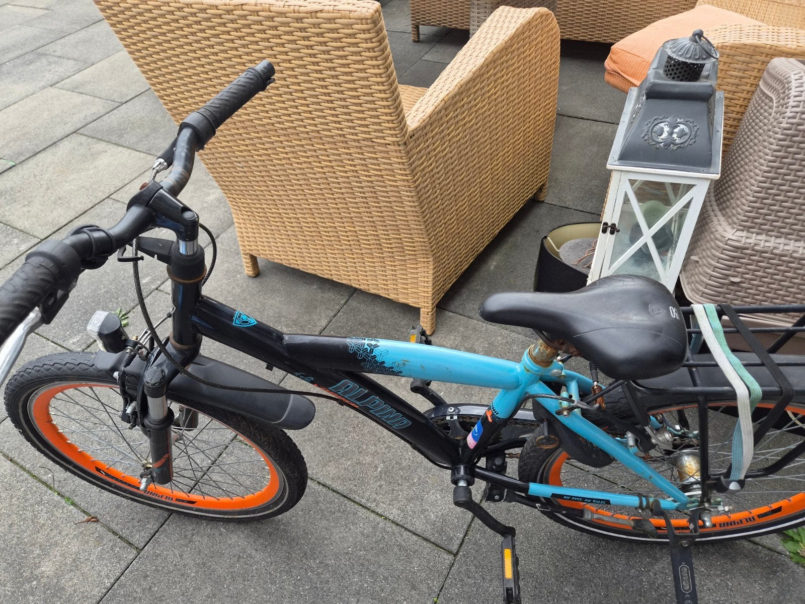 Alpina kinderfiets 22 inch - Zwart/Blauw met oranje velgen, Ophalen, 22 inch, Gebruikt, Velgrem