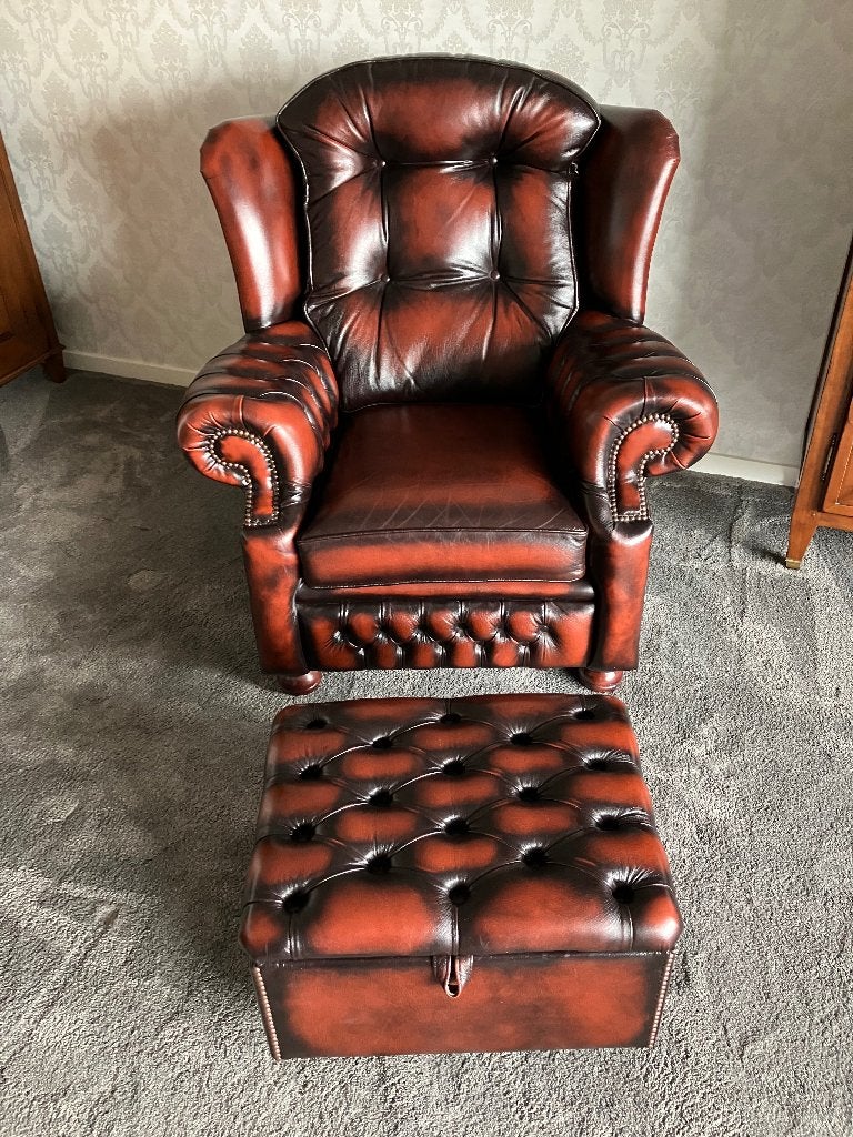 Springvale Chesterfield oorfauteuil Suzanne incl. voetenbank, Huis en Inrichting, Ophalen, Gebruikt, 75 tot 100 cm, Leer