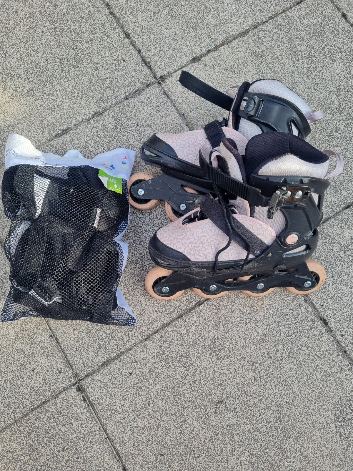 Verstelbare rolschaatsen (maat 33-37) met beschermers XS, Kinderen en Baby's, Speelgoed | Buiten | Rolschaatsen, Ophalen, Gebruikt