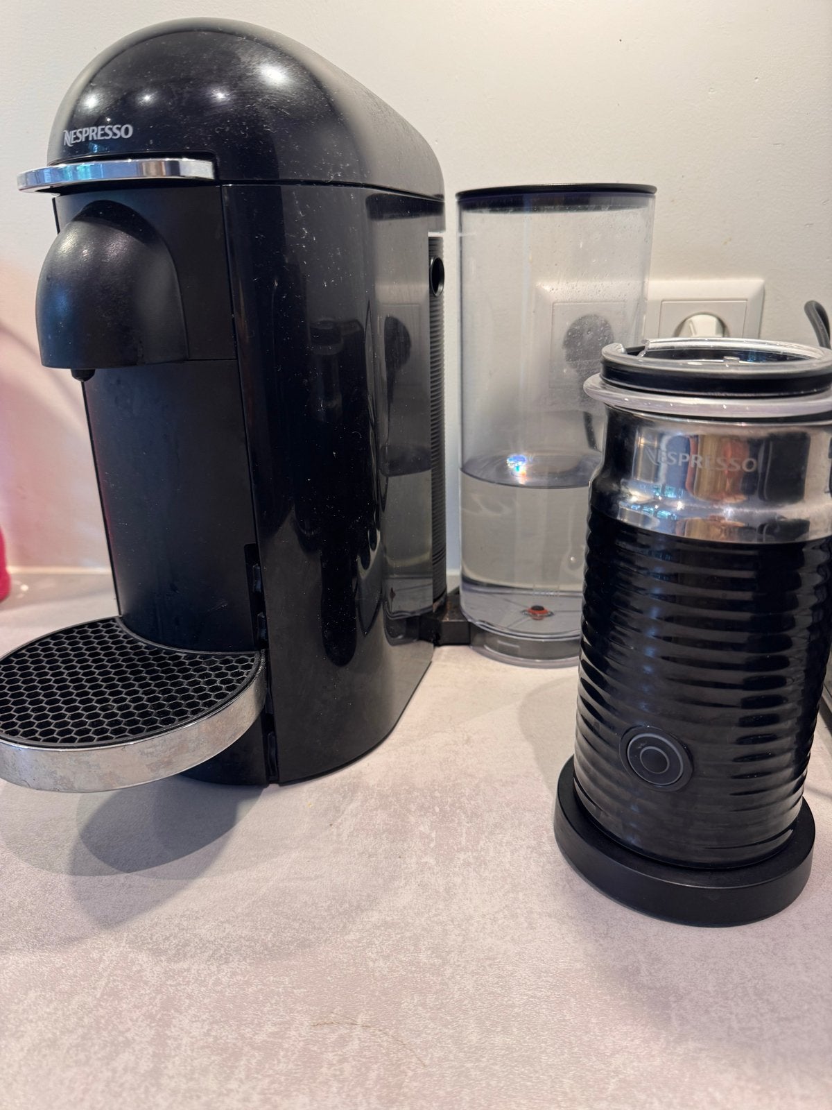 Nespresso Vertuo koffiemachine met melkopschuimer, Ophalen, Gebruikt, Koffiemachine, 1 kopje