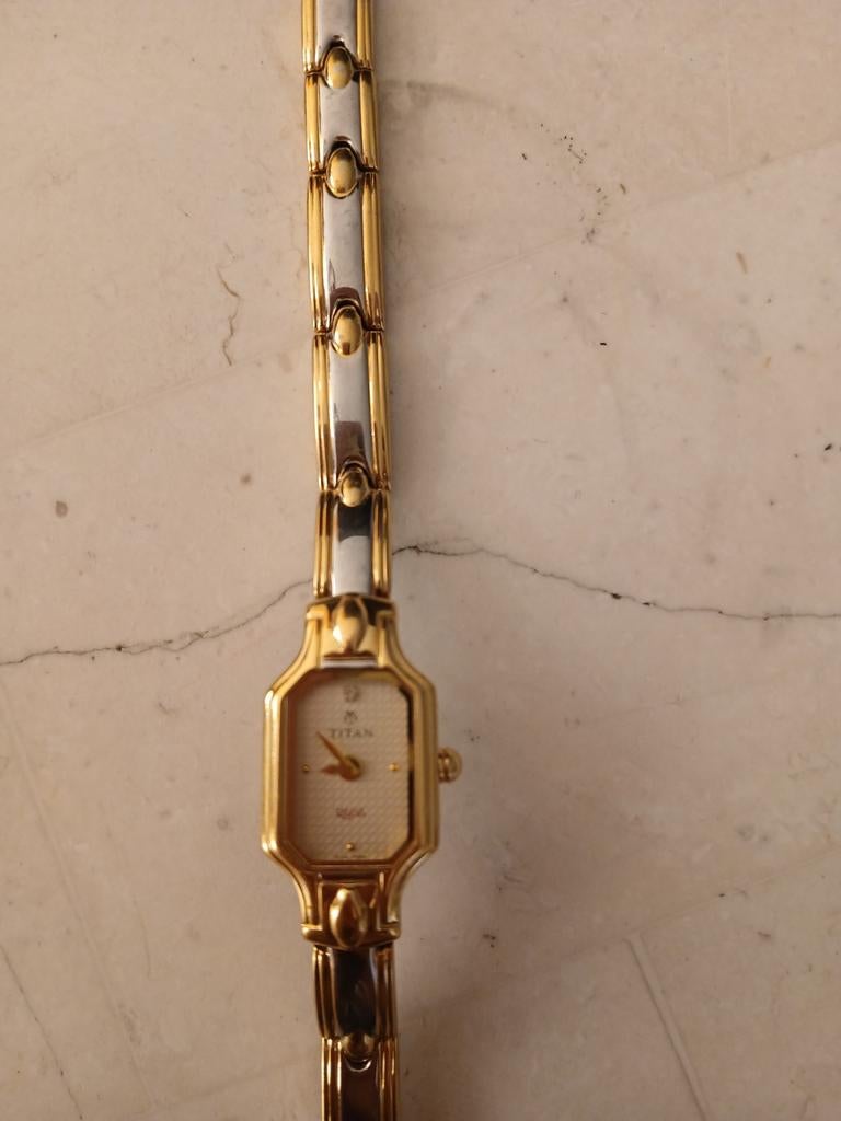 Prachtig Titan horloge met briljantje, zo goed als nieuw, Ophalen of Verzenden, Zo goed als nieuw