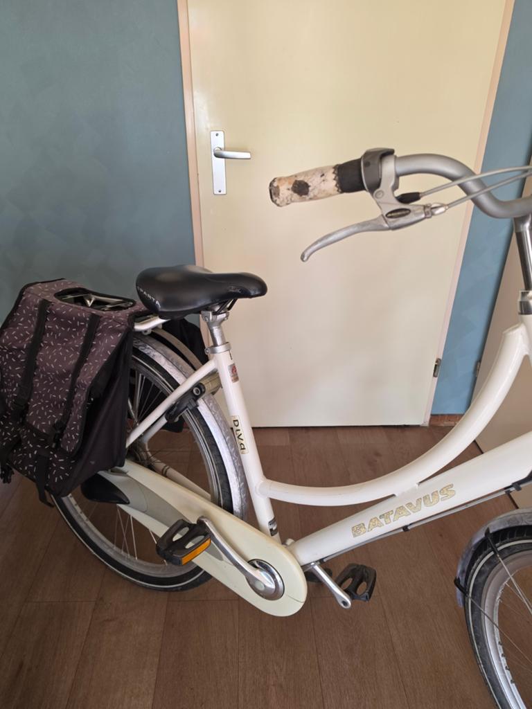 Batavus Diva Damesfiets - Wit, Gebruikt, Fietsen en Brommers, Fietsen | Dames | Damesfietsen, Ophalen, Terugtraprem, Gebruikt