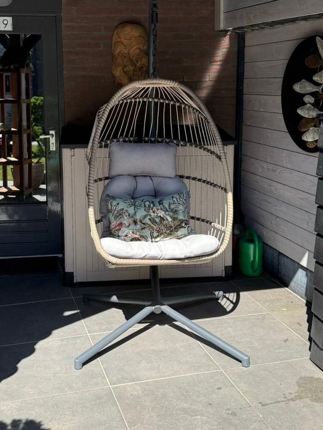 Luxe hangstoel / schommelstoel met kussens en nieuw frame!, Ophalen, Zo goed als nieuw, Metaal, Inklapbaar