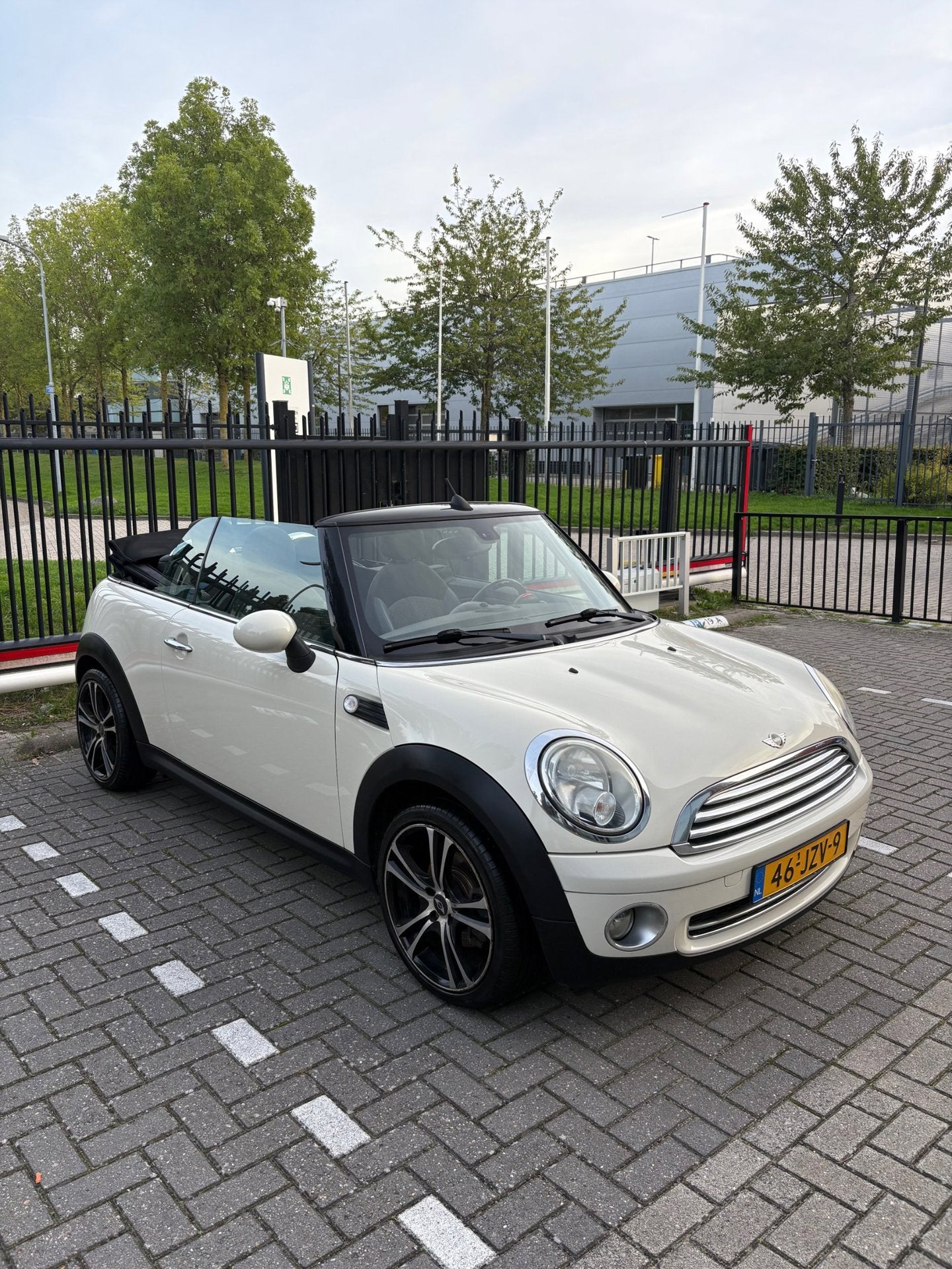 Foto 4 van Mini Cabrio 1.6 Cooper Chili - Cabrio - Cruise - Airco