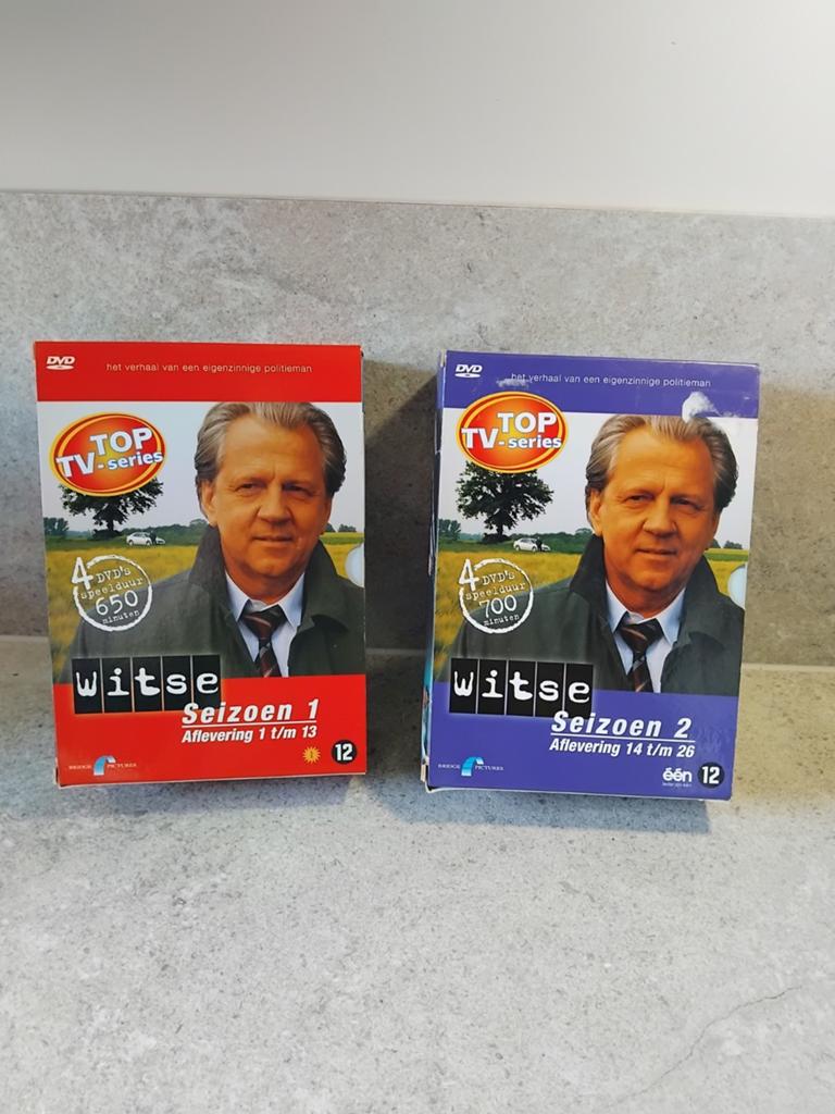 Witse Seizoen 1 & 2 DVD Boxset - Complete Serie, Cd's en Dvd's, Dvd's | Tv en Series, Vanaf 12 jaar, Ophalen of Verzenden, Zo goed als nieuw