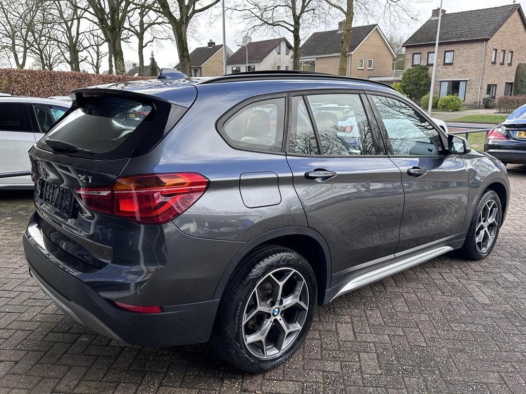 BMW X1 sDrive18i xLine Leer, Pano, Climat, Navi, Bluetooth,, Auto's, BMW, Gebruikt, 1370 kg, Leder, Bedrijf