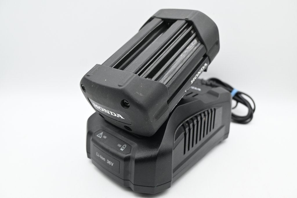 Honda  Lader DP3660XA 6.0 Ah accu 36V Lithium-ion + Lader