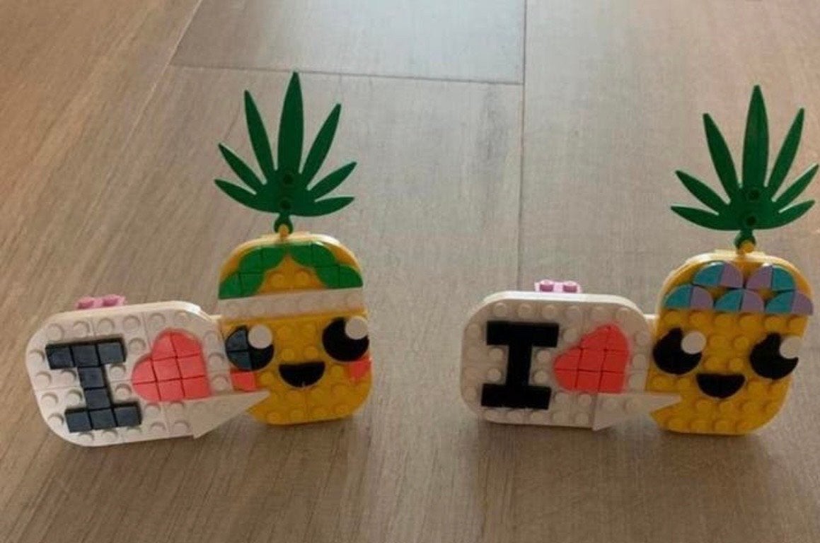 2x Lego I Love Ananas sleutelhanger Z.g.a.n., Lego, Ophalen of Verzenden, Zo goed als nieuw, Sleutelhanger