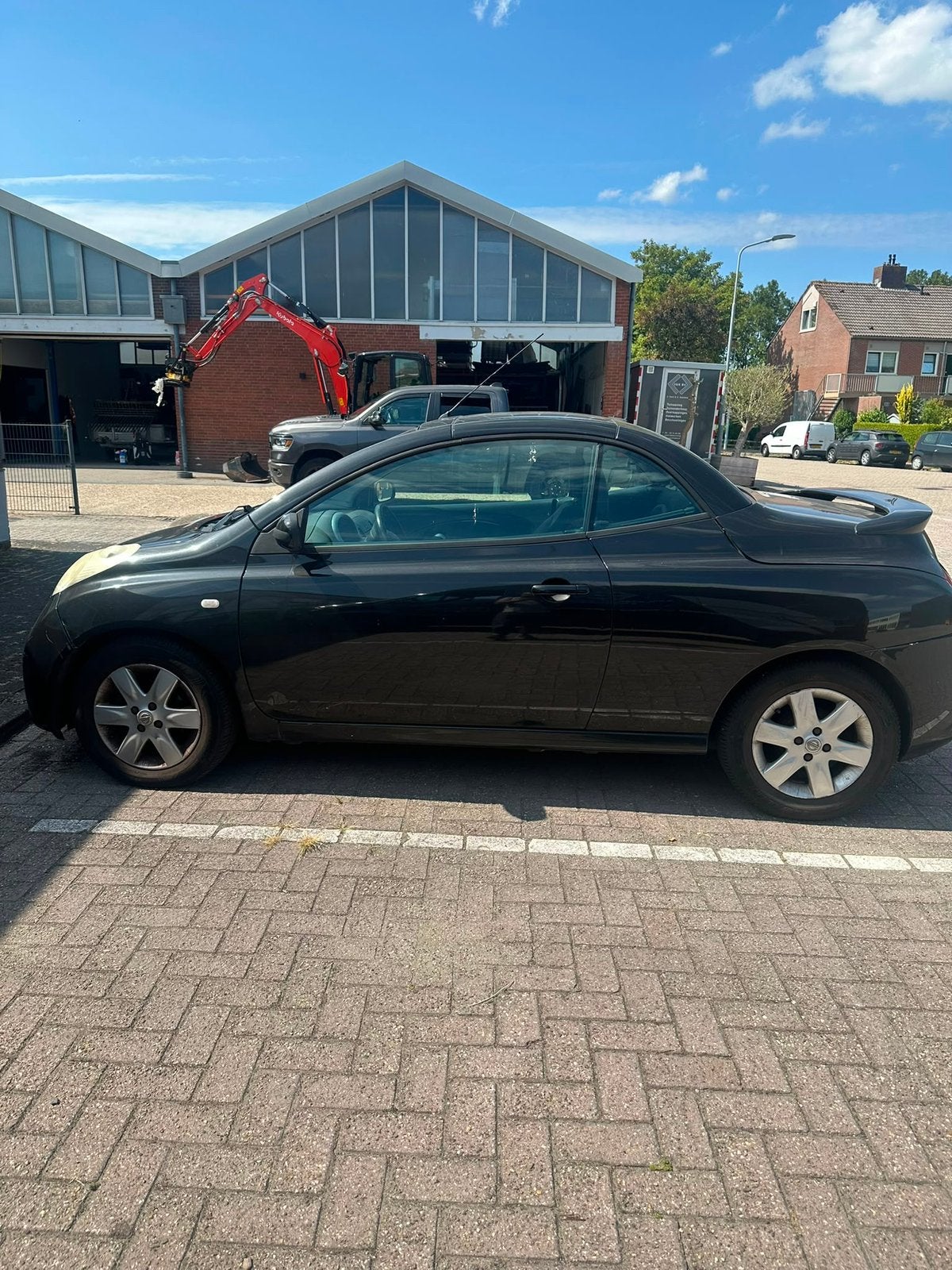 Nissan Micra 1.6 C+C AUT 2008 Zwart, 750 kg, 4 cilinders, Cabriolet, 4 stoelen
