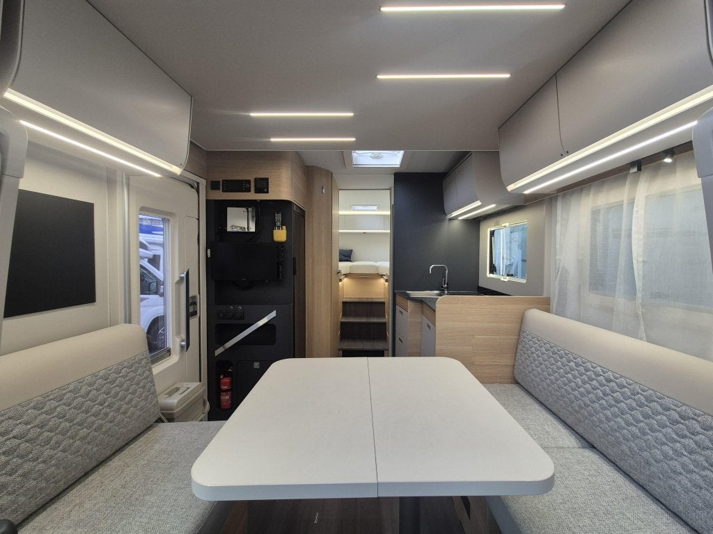 Adria Matrix 650 DL Face to face, Fiat, Bedrijf, Afzuigkap, Adria