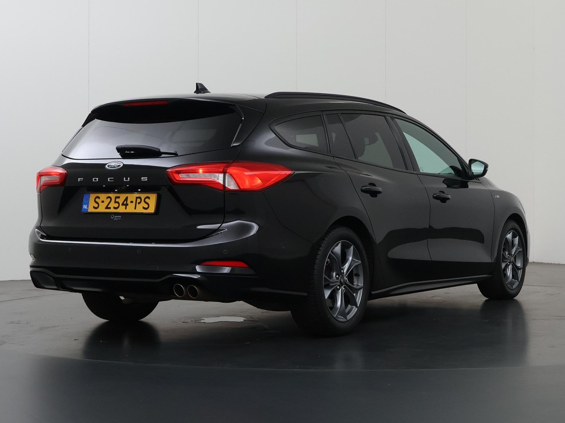 Ford Focus Wagon 1.0 EcoBoost ST Line Business | Winterpakke, Auto's, Ford, Gebruikt, 1283 kg, Zwart, Geïmporteerd