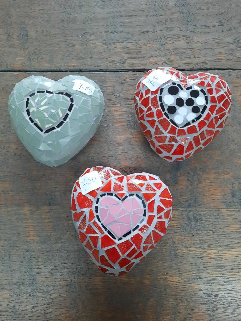 Mozaïek, 3 hartjes met mozaïek steentjes gemaakt., Hobby en Vrije tijd, Knutselen, Ophalen of Verzenden, Nieuw