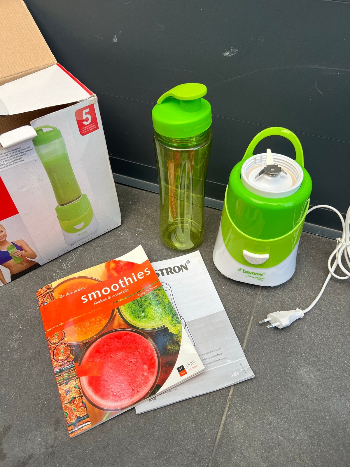 Smoothie Maker met fles en receptenboekje, Ophalen, Nieuw, Blender to go
