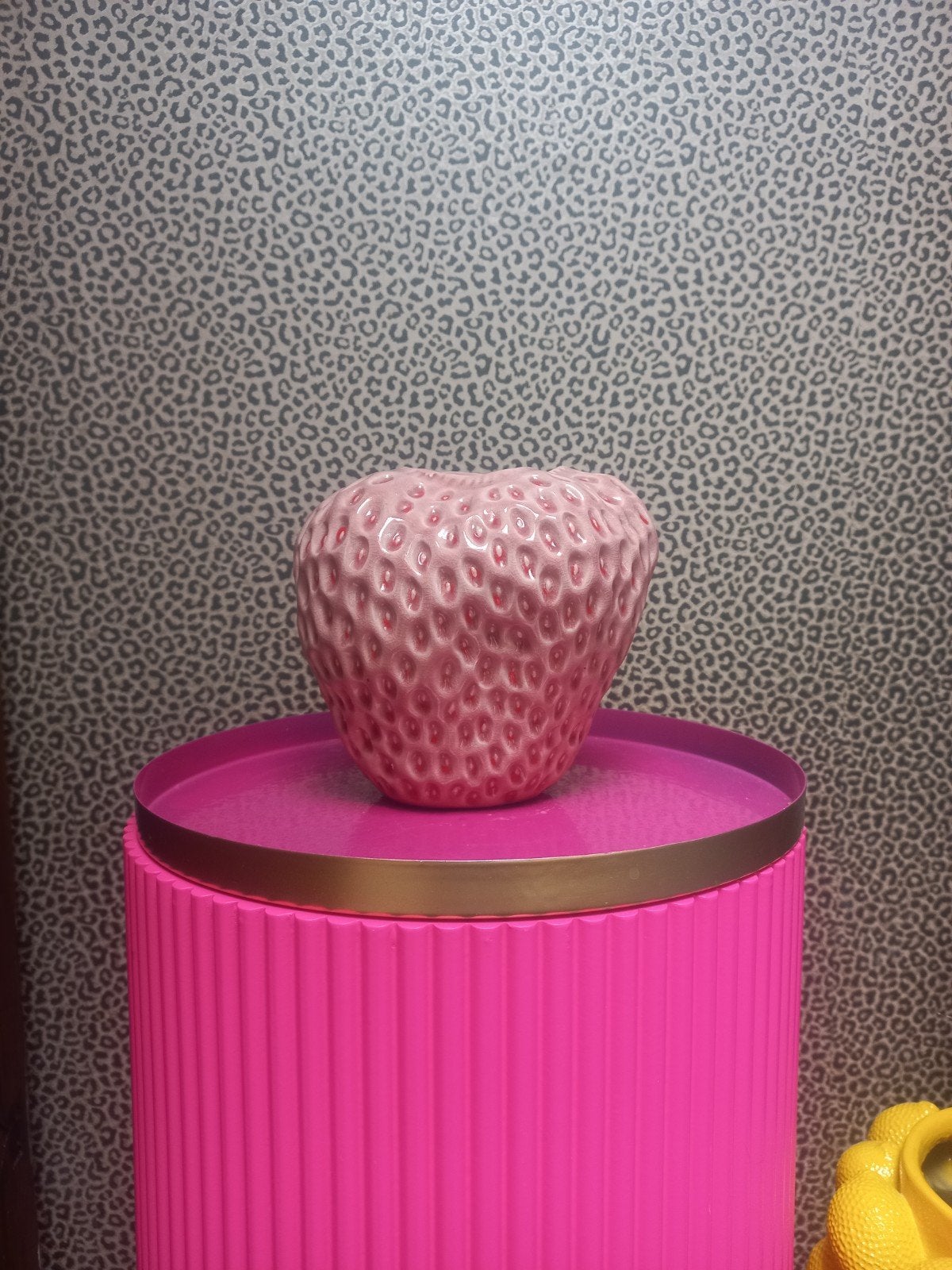 Des Pots Aardbeien Vaas Roze - MOR-V18-RS, Huis en Inrichting, Ophalen of Verzenden, Zo goed als nieuw, Roze, Met patroon/structuur