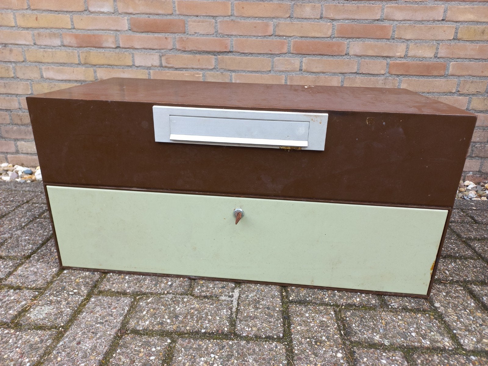 Grote brievenbus met pakketvak en sleutel, Ophalen, Gebruikt, Staal, Brievenbusklep
