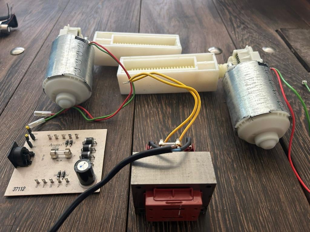 Elctromotoren 24 volt

Elektromotoren 24 volt, Ophalen of Verzenden