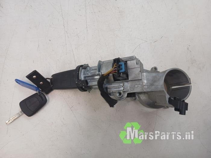 Kontaktslot + Sleutel van een Opel Corsa, Gebruikt, -, -, Opel