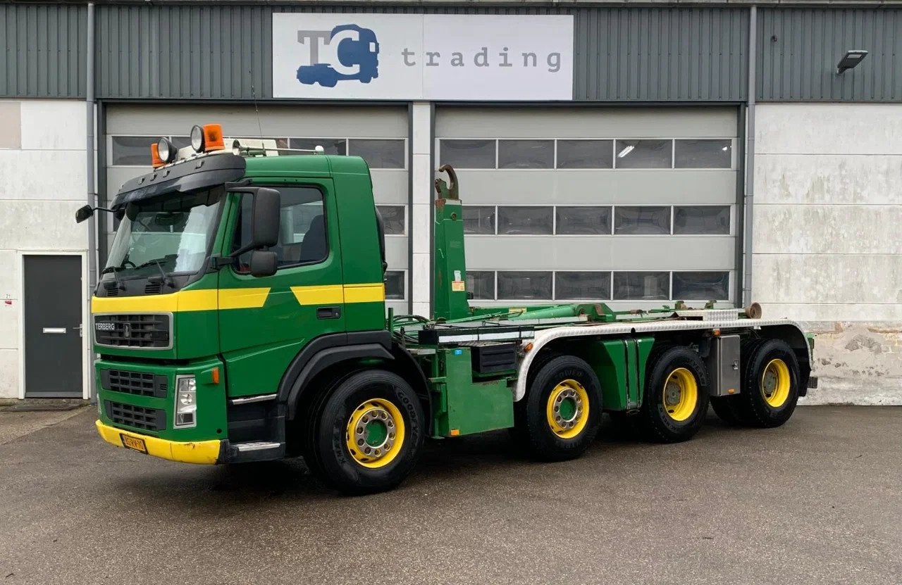 Volvo FM1850-T Terberg 8x4 hooklift (bj 2007), Auto's, Automaat, Euro 5, Origineel Nederlands, Bedrijf