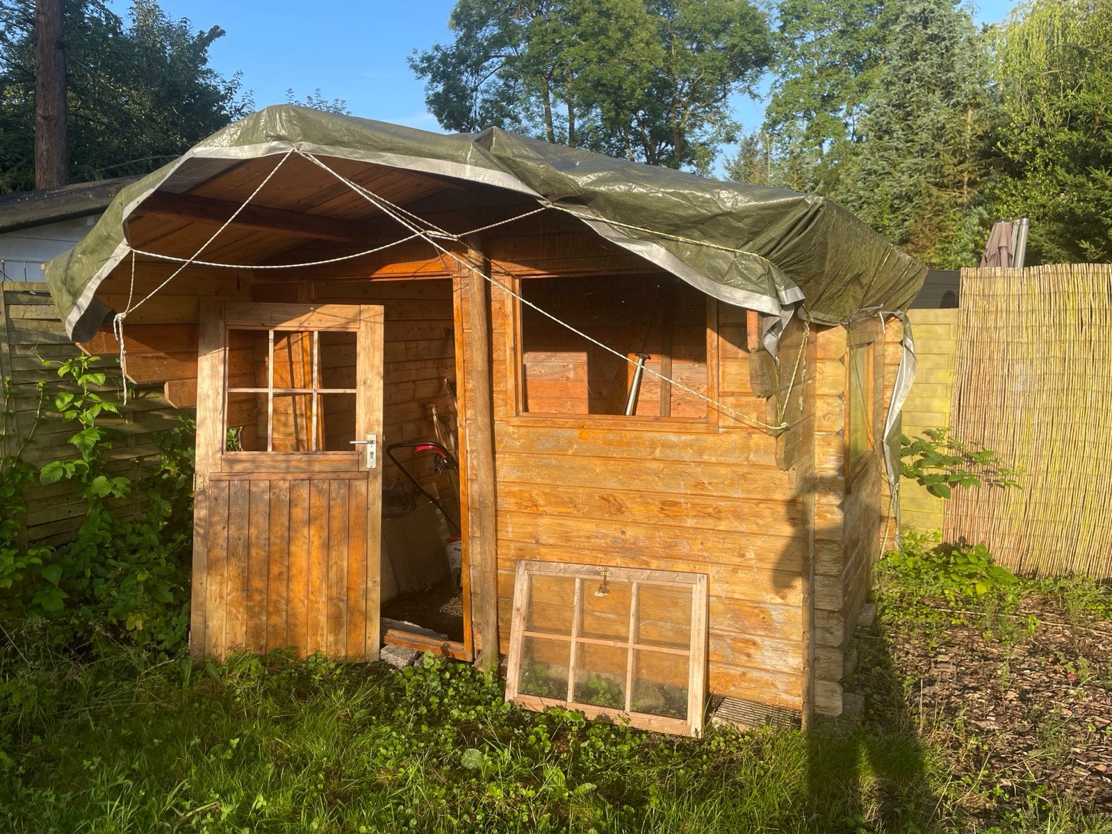 GRATIS blokhut - zelf demonteren en ophalen, Tuin en Terras, Tuinhuizen, Ophalen, 250 tot 500 cm, Blokhut, 2 ramen