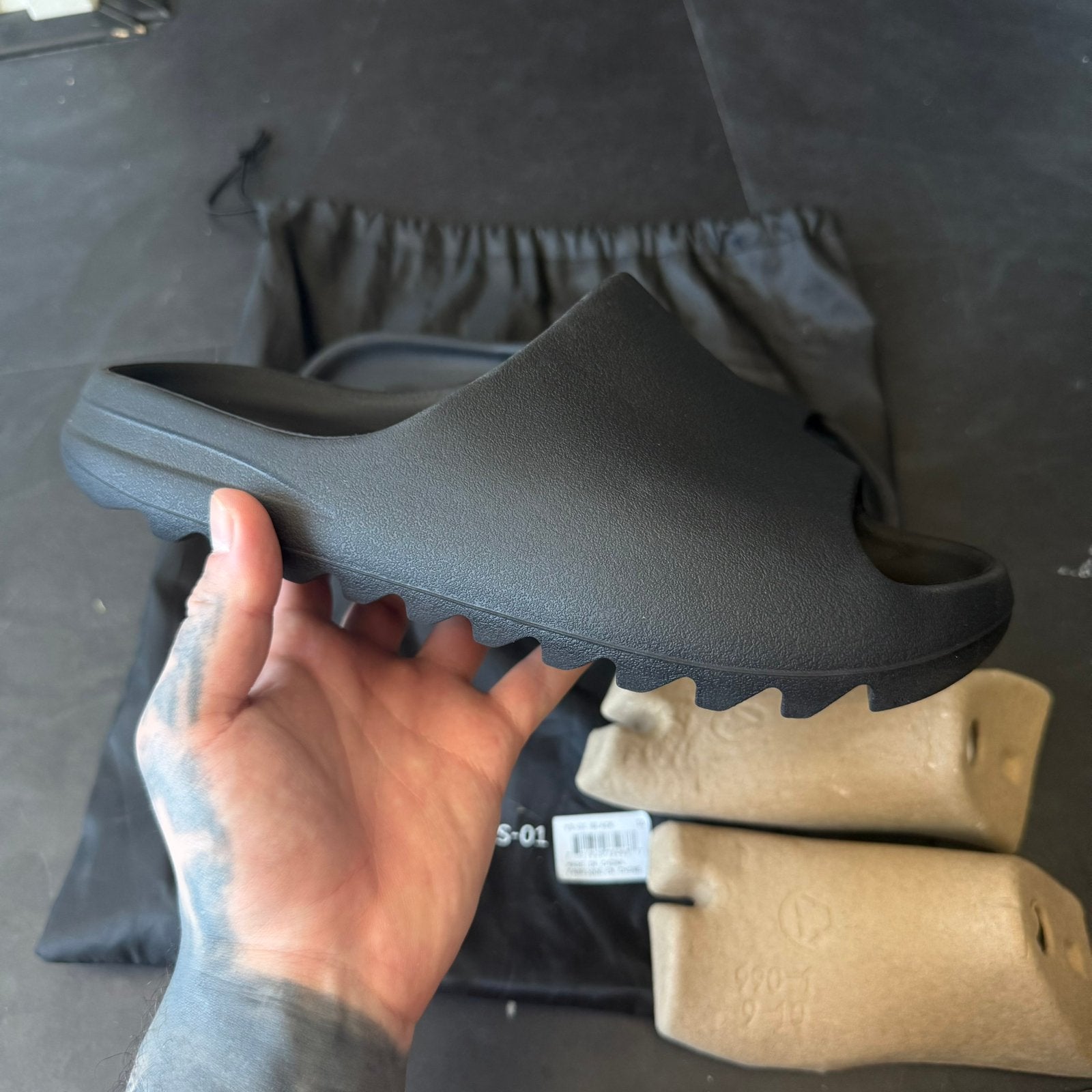 Yeezy slides YS-01 slippers, Ophalen of Verzenden, Zo goed als nieuw, Zwart