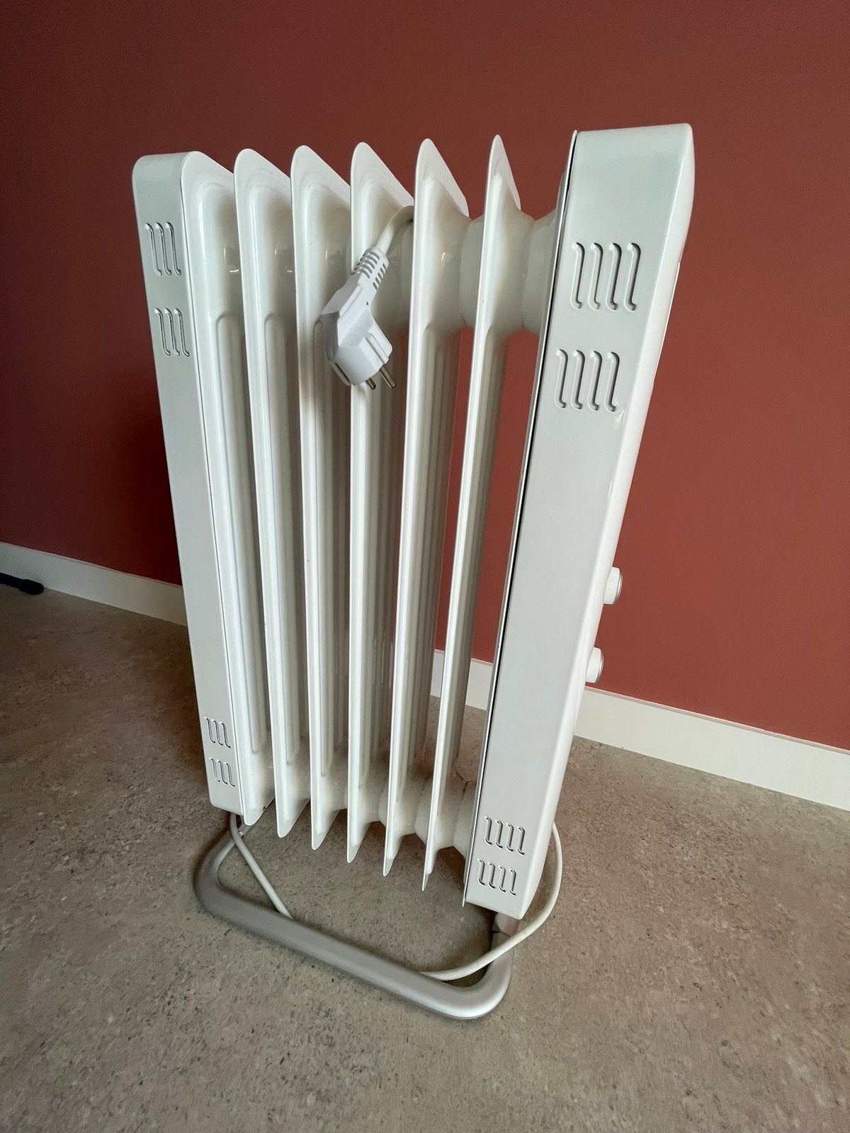Mill oliegevulde radiator 1500W (model JA1500)., Doe-het-zelf en Verbouw, Verwarming en Radiatoren, Ophalen, 30 tot 80 cm, Kachel
