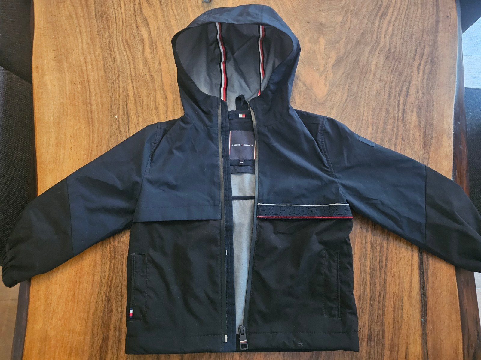 Tommy Hilfiger jack - Maat 104- ZGAN - Donkerblauw, Ophalen of Verzenden, Zo goed als nieuw, Tommy Hilfiger, Jongen of Meisje