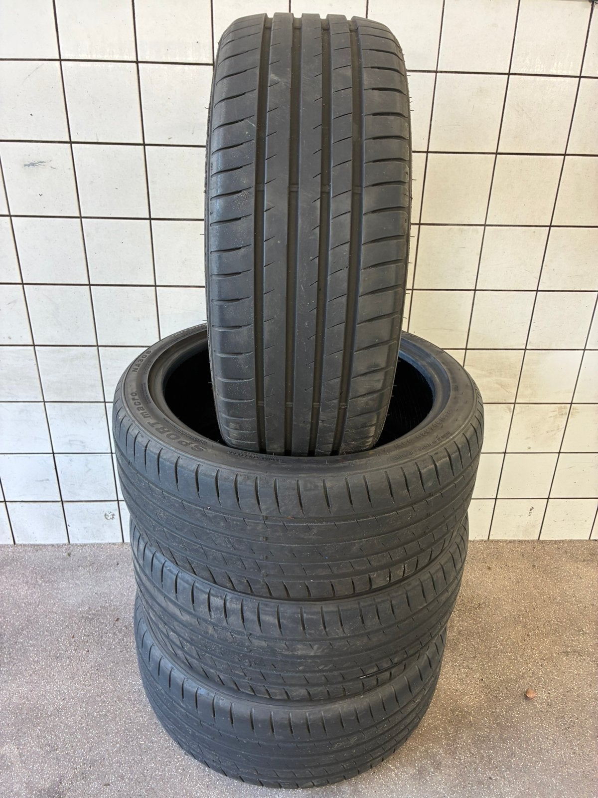 245 40 20 zomer banden met goed  profiel 245/40/20, Auto-onderdelen, Banden en Velgen, Ophalen, Band(en), Personenwagen, 20 inch