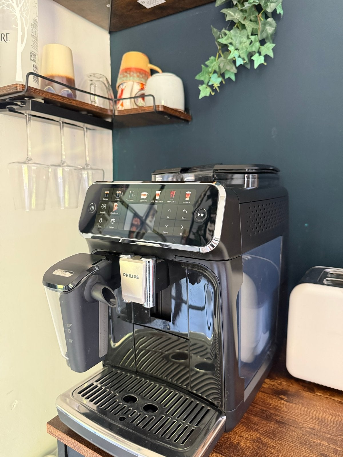 Philips LatteGo 5500 Serie Volautomatische Espressomachine, Witgoed en Apparatuur, Koffiezetapparaten, Ophalen, Afneembaar waterreservoir