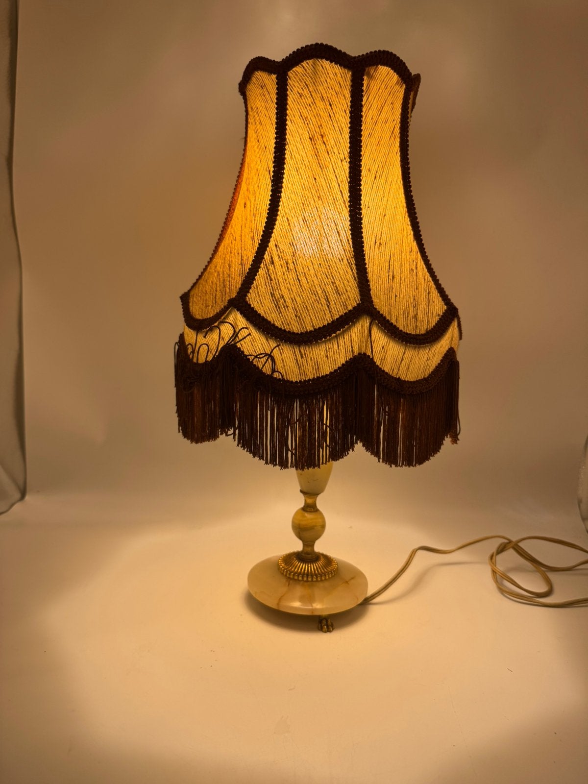Vintage Elegantiess: Unieke Onyx Tafellamp met Franje Kap, Ophalen of Verzenden