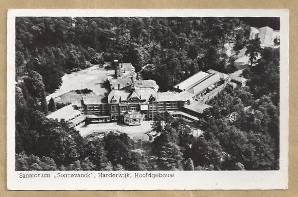 Ansichtkaart Sanatorium Sonnevanck Harderwijk Hoofdgebouw, Ophalen of Verzenden, 1940 tot 1960, Gelopen, Gelderland