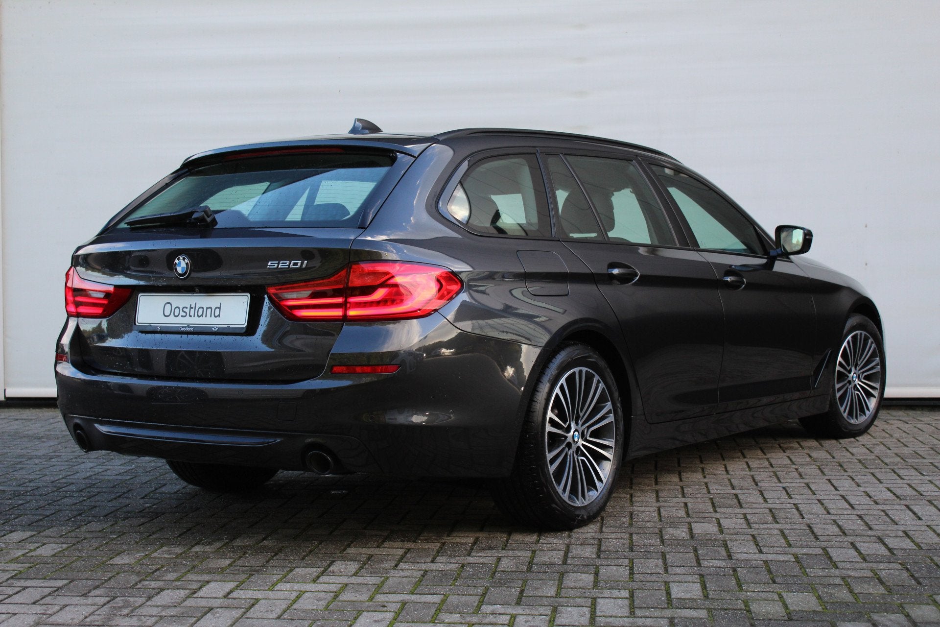 BMW 5 Serie Touring 520i Sport Line Automaat / Sportstoelen, Automaat, Achterwielaandrijving, Euro 6, 4 cilinders