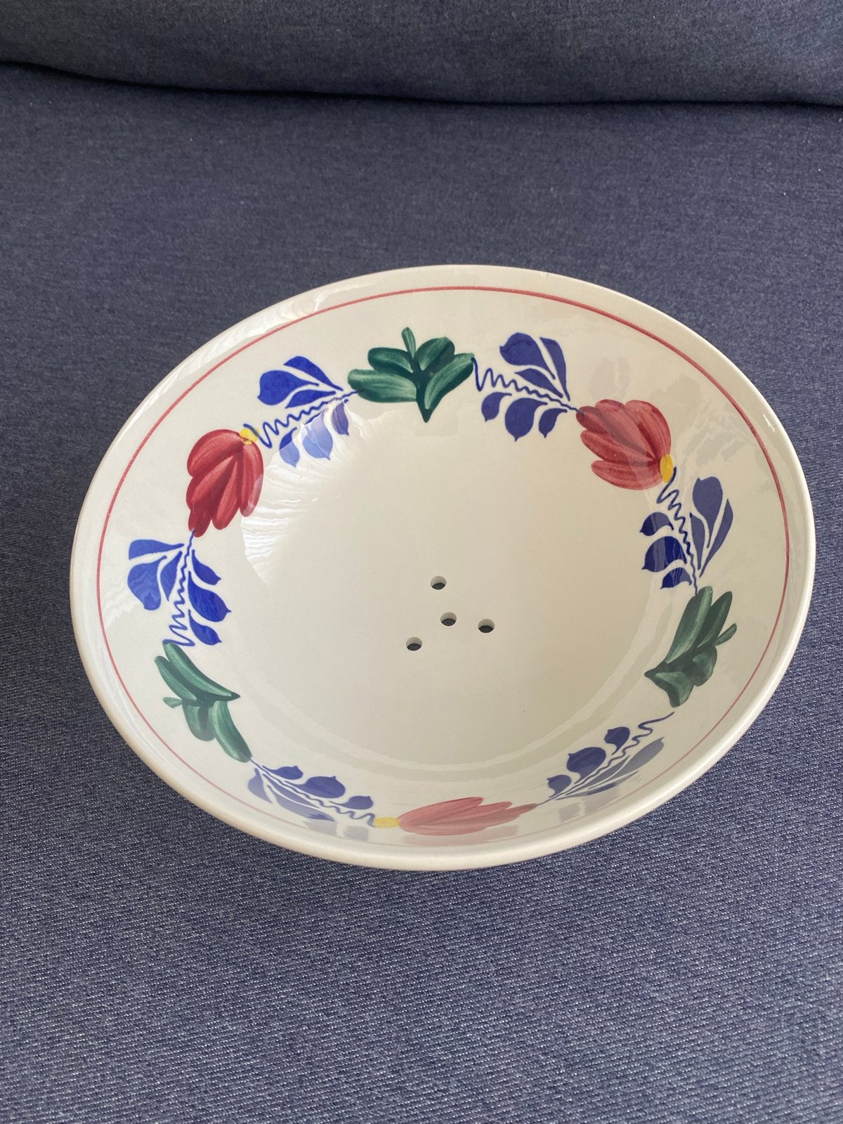 Handbeschilderde Boerenbont fruitschaal van Boch, Gebruikt, Keramiek, Landelijk/Boerenbont, Ophalen of Verzenden
