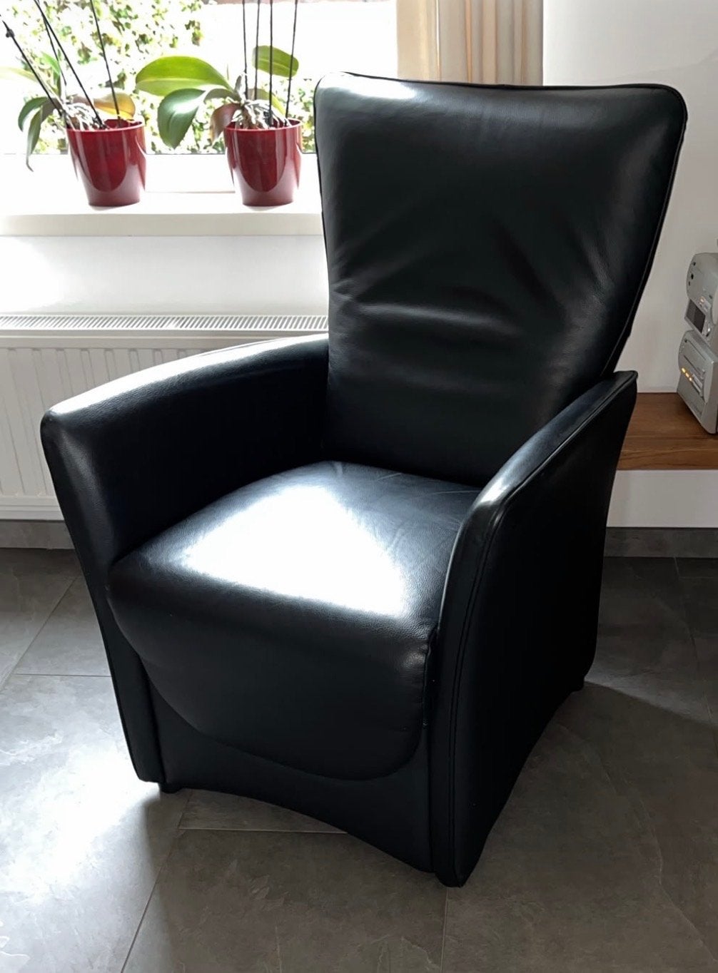 Zwarte leren fauteuil - Zeer comfortabel en weinig gebruikt, Ophalen, Zo goed als nieuw, Leer