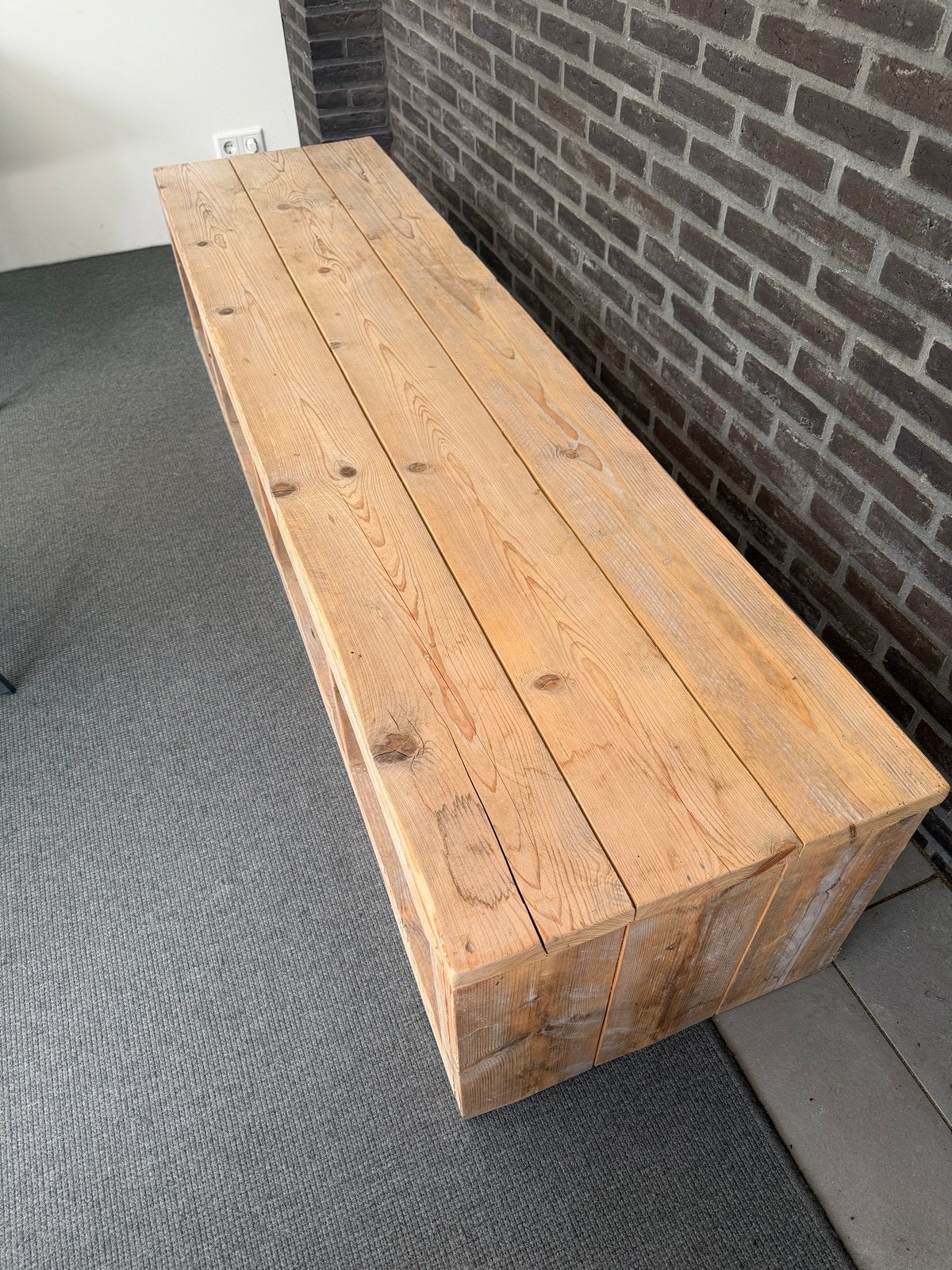 Lange houten bank/tv-meubel van steigerhout, Ophalen, Gebruikt
