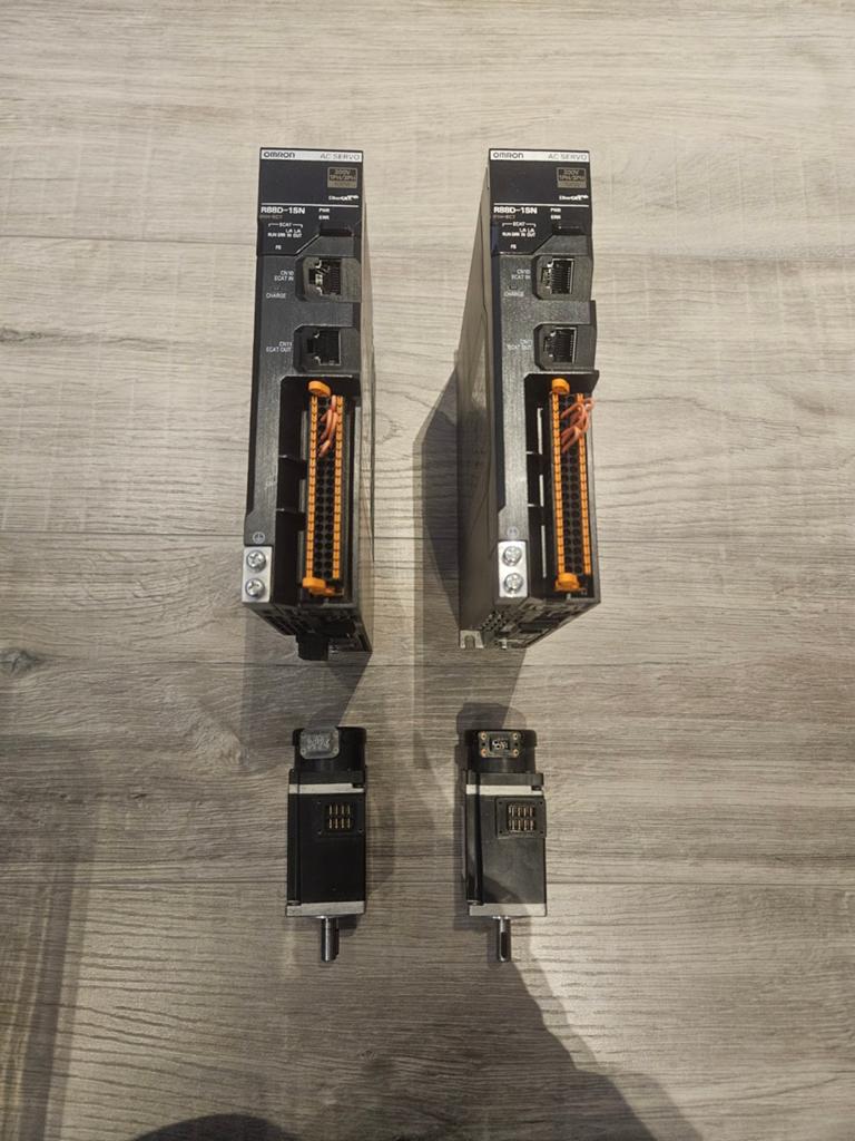 2x Omron Servodrive + Servomotor 1S serie, Ophalen of Verzenden, Zo goed als nieuw