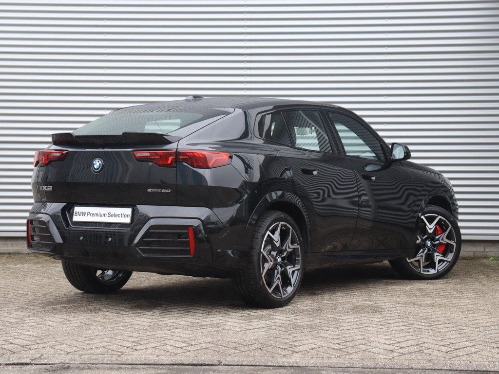 BMW iX2 eDrive20 | M Sportpakket Pro | Innovation Pack | Pan, Auto's, BMW, Met garantie (alle), 204 pk, SUV of Terreinwagen, 516 km