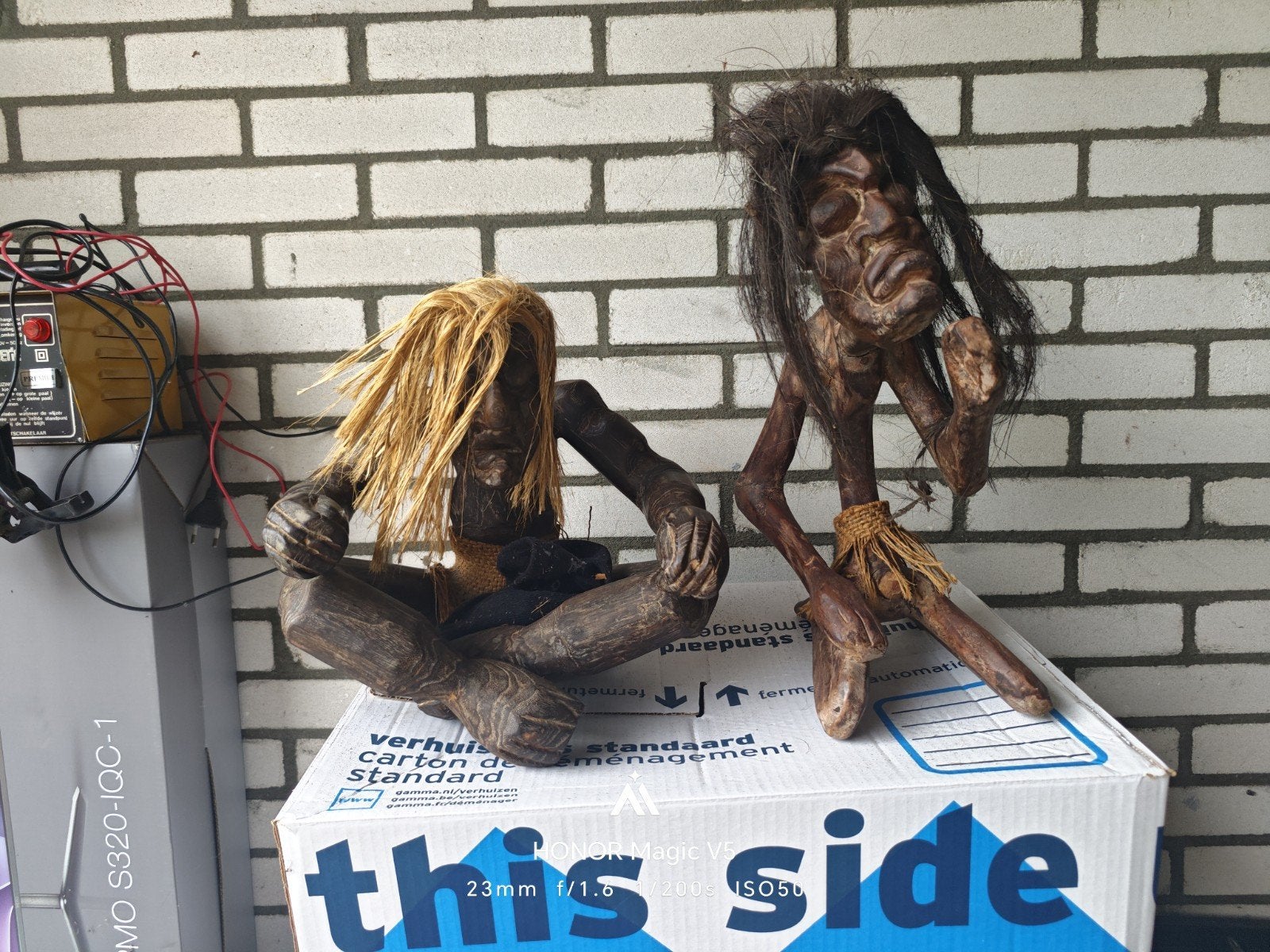 Twee handgemaakte houten sculpturen met haar, Ophalen, Overige onderwerpen, Handgemaakt, 20 - 50 cm