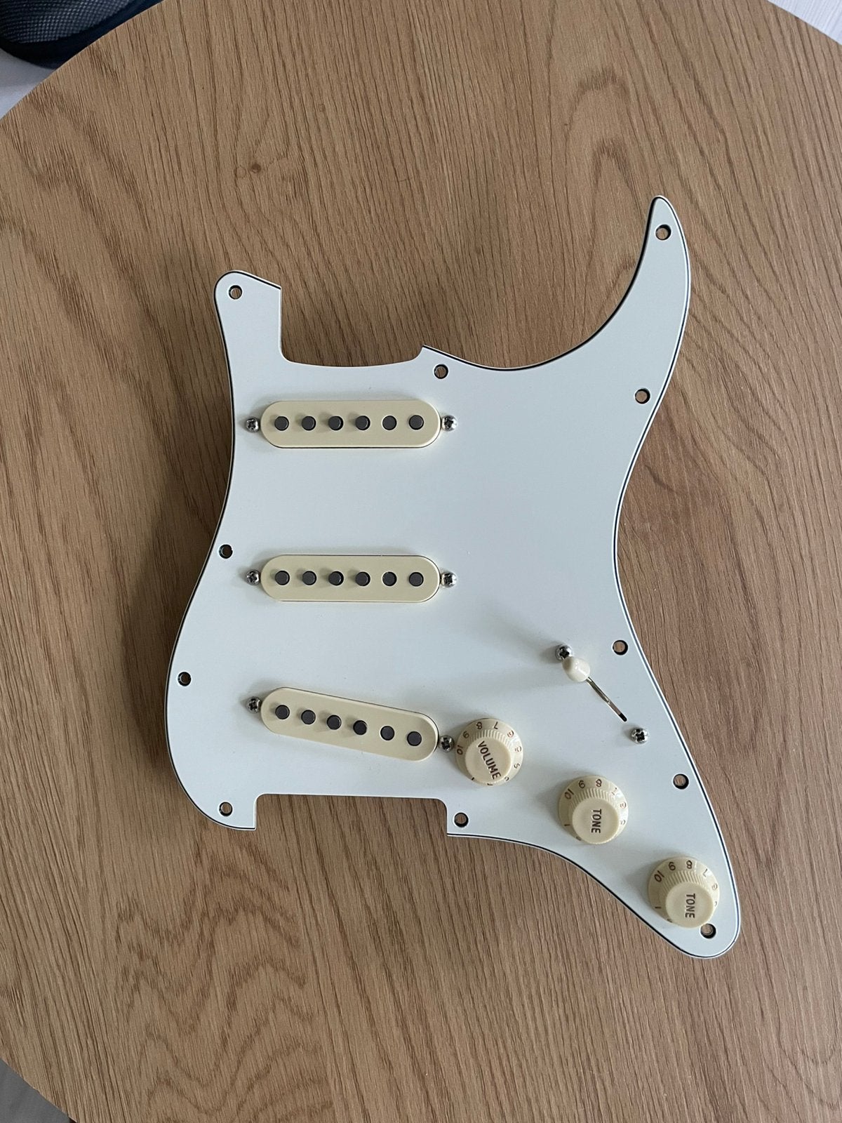Fender Pre-Wired Strat Pickguard, Tex Mex SSS Parchment, Ophalen of Verzenden, Nieuw, Elektrische gitaar