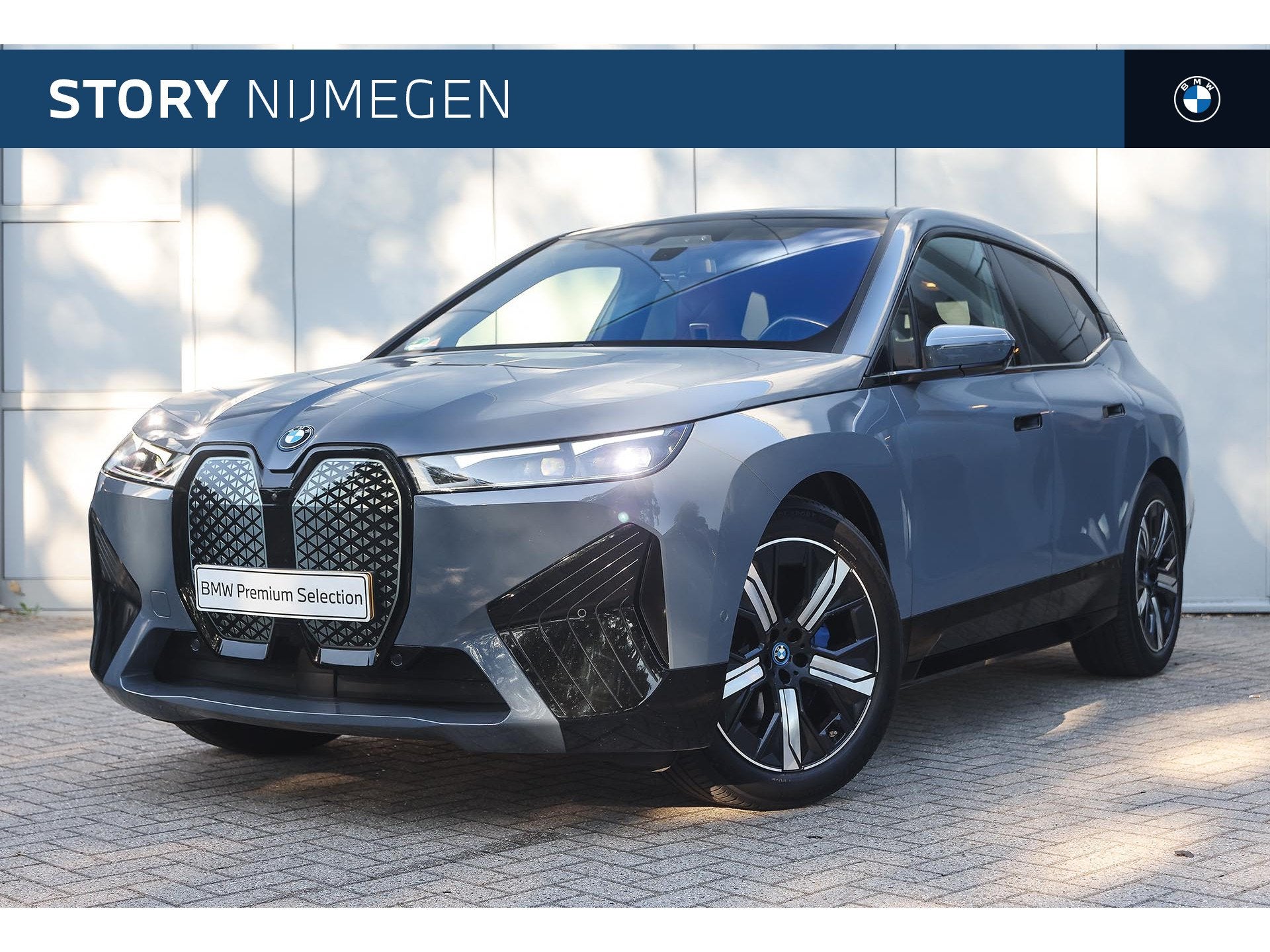 BMW iX xDrive40 / Sportpakket / Panoramadak Sky Lounge / Tre, Auto's, BMW, Gebruikt, Met garantie (alle), 24 min, 417 min