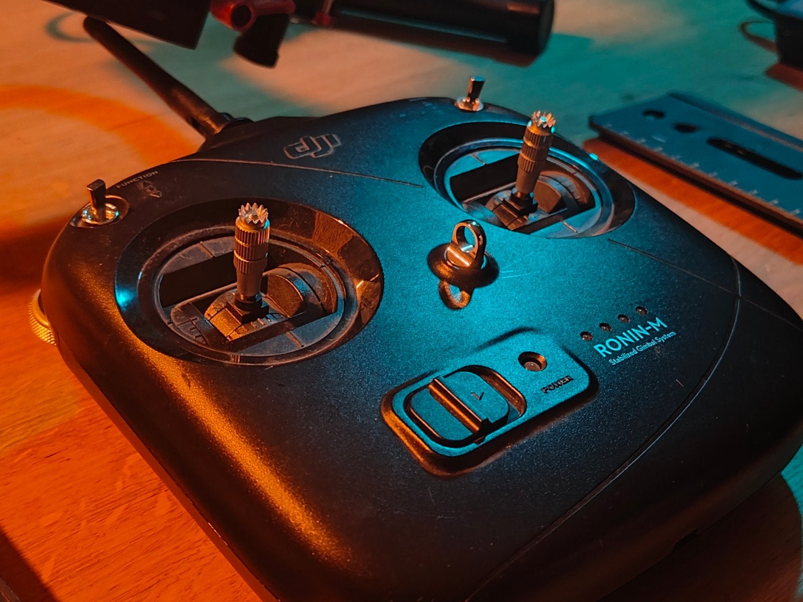 DJI Ronin-M Gimbal met thumbcontroller en defecte accu's, DJI, Gimbal, Ophalen of Verzenden, Gebruikt