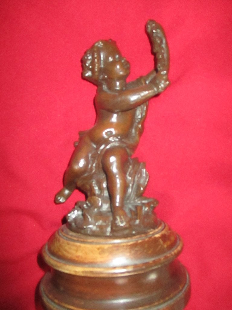 Een Antieke Engel op houten voet hoog 26 cm ., Ophalen of Verzenden
