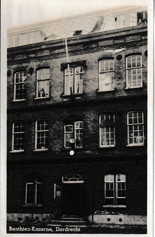 DORDRECHT - BENTHIEN KAZERNE, Ophalen of Verzenden, 1940 tot 1960, Ongelopen, Zuid-Holland