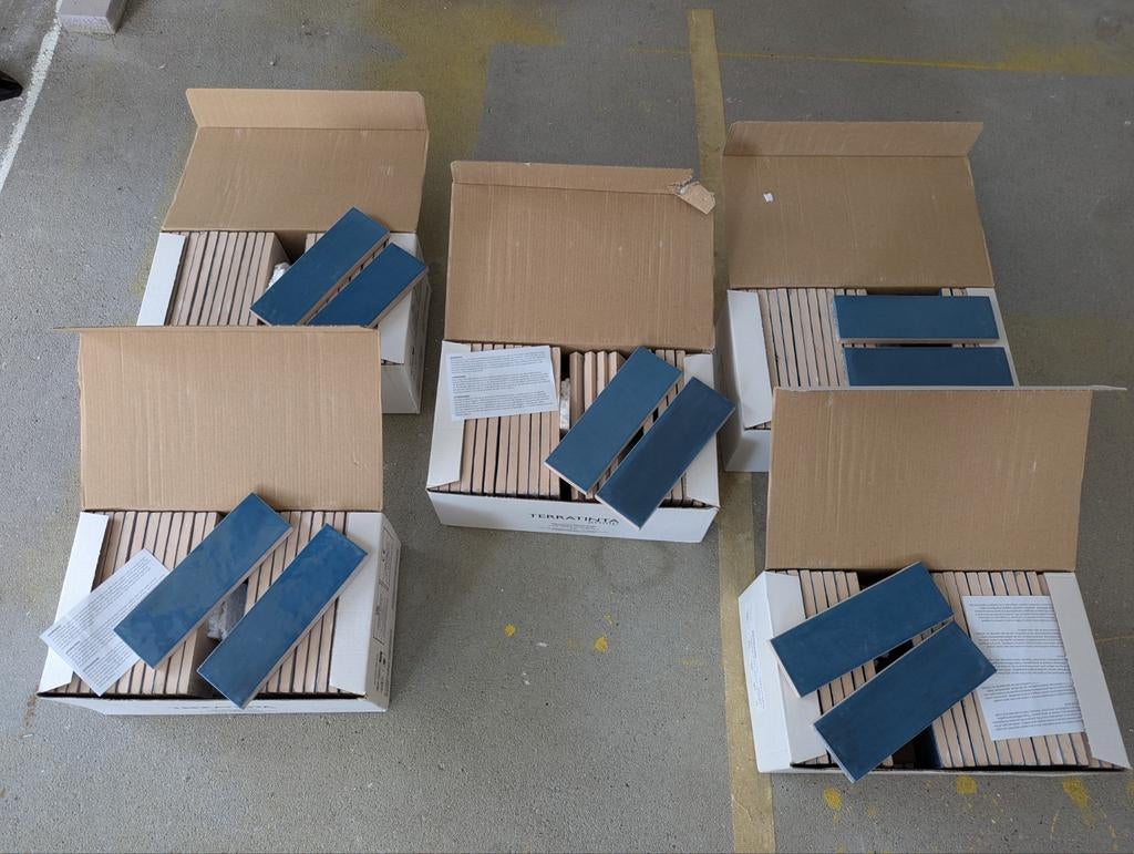 Blauwe decoratieve tegels 16 x 5,2cm - Ongebruikt, Ophalen, Nieuw, Minder dan 20 cm, Minder dan 20 cm