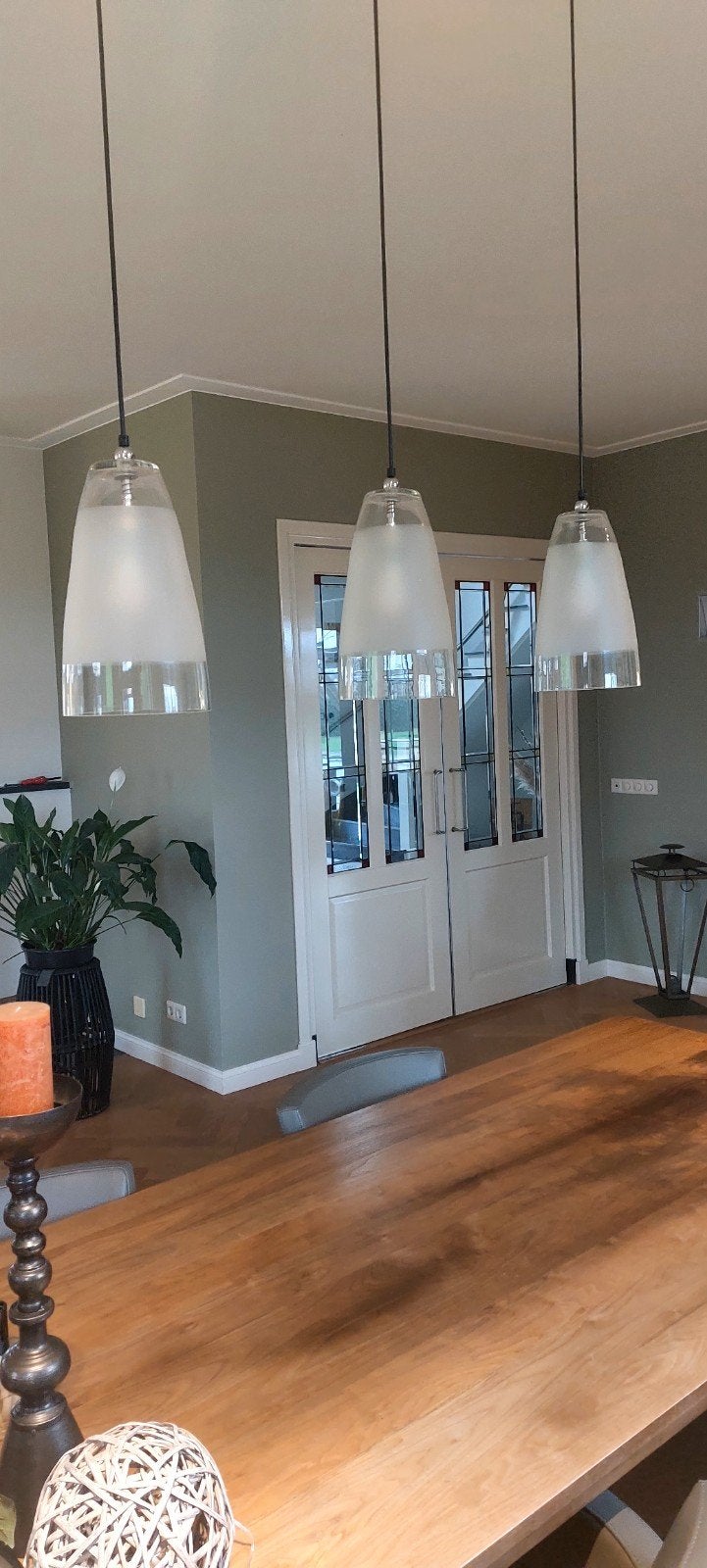 Moderne hanglamp met 3 glazen kappen, Ophalen, Gebruikt, E27 (groot), Glas