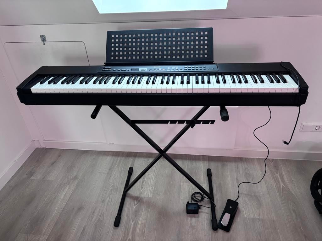 Yamaha P80 piano (elektrisch) en standaard, Ophalen, Zo goed als nieuw, Zwart, Piano