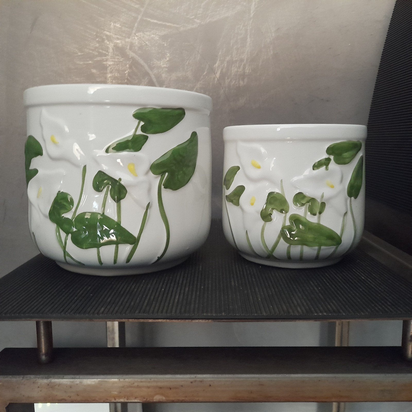 2 handgem. Portugese potten barbotine anthurium kleine makke, Rond, Ophalen of Verzenden, Aardewerk, Minder dan 40 cm