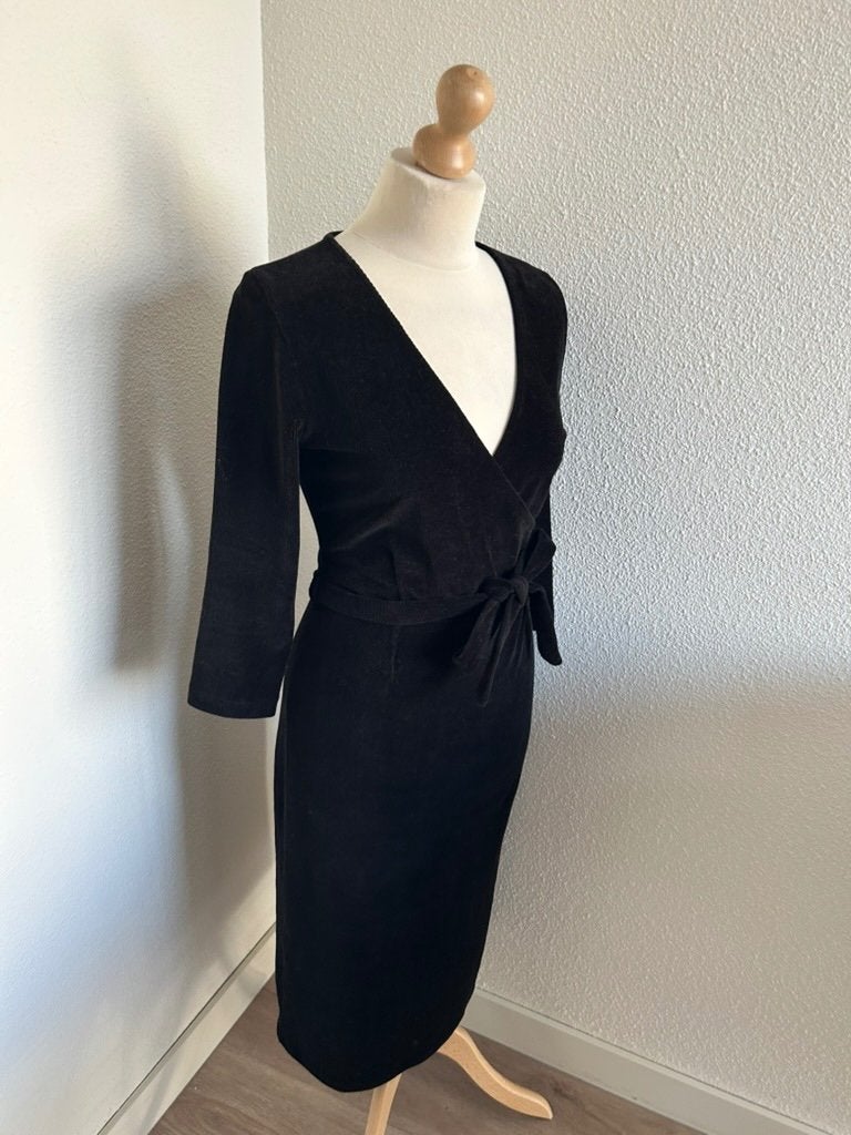 King Louie maat M zwarte rib fluweel cross jurk 2806, Kleding | Dames, Maat 38/40 (M), Zwart, Ophalen of Verzenden, Zo goed als nieuw