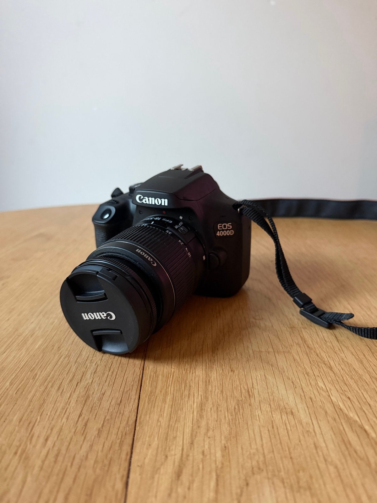 Canon EOS 4000D Spiegelreflexcamera met lens en tas, Ophalen, Spiegelreflex, Canon, Zo goed als nieuw