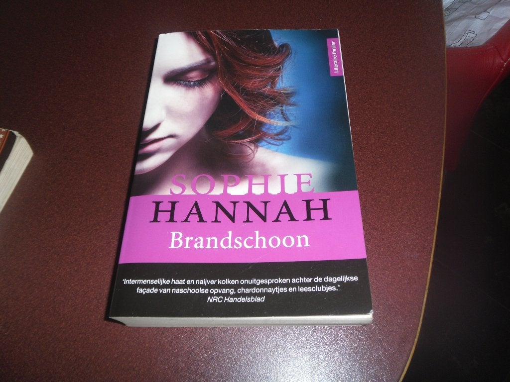 brandschoon, sophie hannah, Ophalen of Verzenden, Gelezen