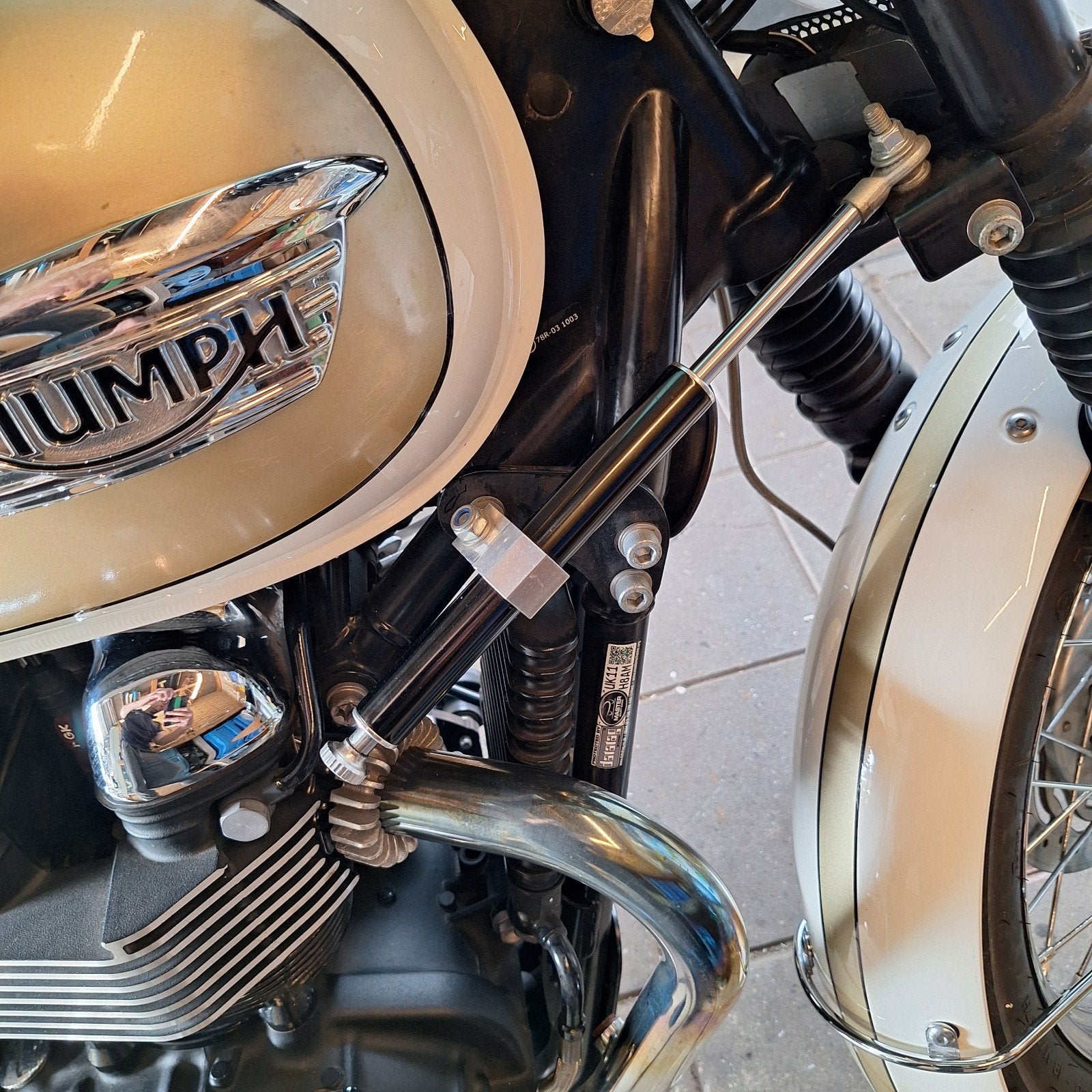 stuurdemper triumph bonneville t100 thruxton, Motoren, Ophalen of Verzenden